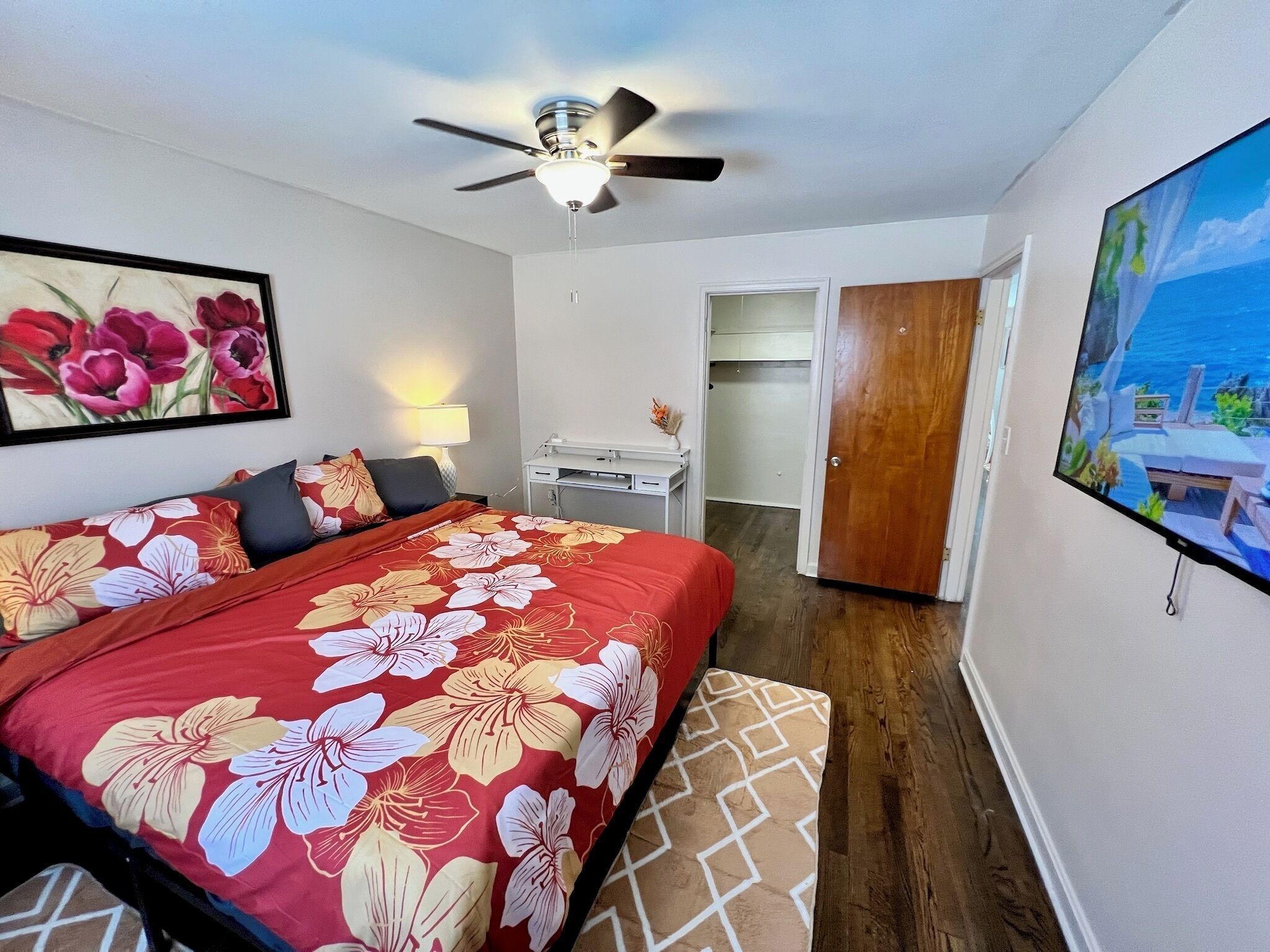 2 makuuhuonetta, työpöytä, silitysrauta/-lauta, ilmainen Wi-Fi