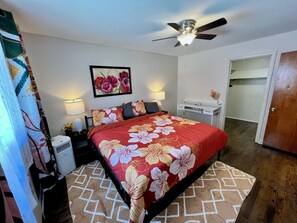 2 bedrooms, desk, iron/ironing board, free WiFi - Cincy Furnished Stays Sunrise Blossom 2 Bedroom Apartment 13 Minutes to Downtown (Cincinnati)