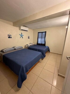 1 chambre, fer et planche à repasser, Wi-Fi gratuit, draps fournis