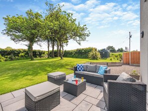 Terrace/patio - Llwyncelyn Farmhouse (Clynderwen)