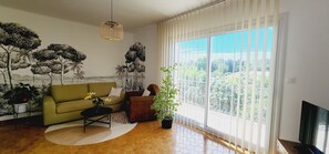 TV, books - Lavande, un Appartement T4 Tout Confort 6 à 8 Personnes (Lorgues)