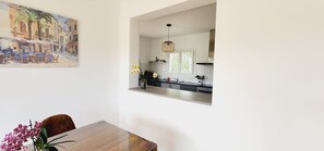 Fridge, microwave, stovetop, coffee/tea maker - Lavande, un Appartement T4 Tout Confort 6 à 8 Personnes (Lorgues)
