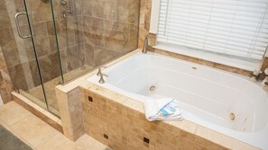 House, Multiple Beds, Pool Access, Pool View (Dolphin House) | Bathroom