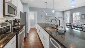 Huis, meerdere bedden, patio, uitzicht op tuin (Little Bird's Nest) | Privékeuken | Een koffiezetapparaat/waterkoker