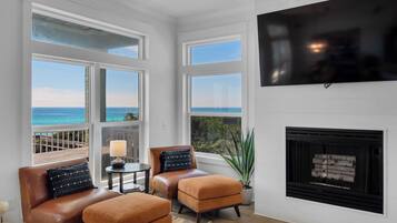 Condo, várias camas, varanda, vista para o oceano (Turtle Beach - 55 Nature Way #100) | Área de estar