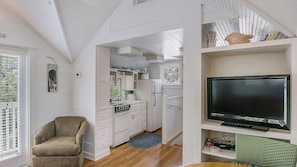 Hus, 1 queensize-seng med sovesofa, terrasse, hageutsikt (Margarita Days) | Innvendig