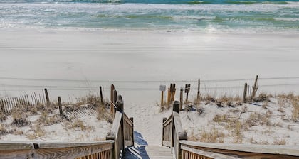 Located in Seaside - Sleeps 4