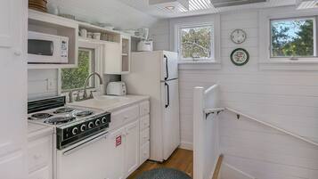 House, 1 Queen Bed with Sofa bed, Patio, Garden View (Margarita Days) | Laundry