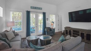 Maison, plusieurs lits, patio, vue jardin (Boho Beach House) | Coin séjour