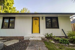 Exterior detail - Walking distance to Old town with Hot tub (Niagara-on-the-Lake)