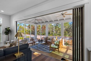 Ferienhaus, Mehrere Betten, Terrasse, Gartenblick (Apres Sea) | Innenbereich