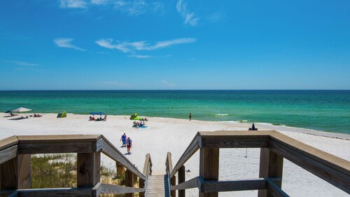 Modern Beach Home w/ 6-seater Golf Cart - Amazing Patio