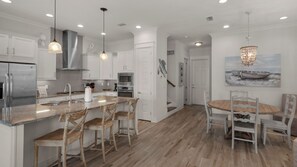 Maison, plusieurs lits, patio (Our Happy Place) | Cuisine privée