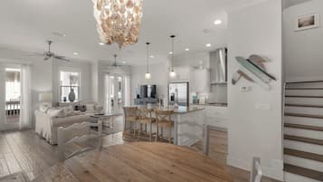 Casa, varias camas, patio (Our Happy Place) | Servicio a la habitación