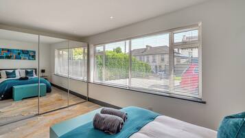 4 bedrooms, free WiFi, bed sheets