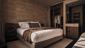 1 bedroom, hypo-allergenic bedding, minibar, in-room safe