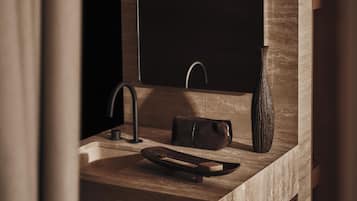 Shower, rainfall showerhead, free toiletries, hair dryer