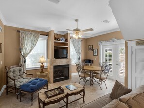 Casa, varias camas, patio, vistas al jardín (Mon Petit Chateau) | Zona de estar