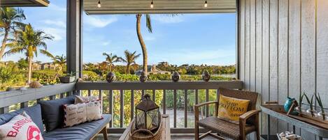 Smart-TV, DVD-Player, Bücher