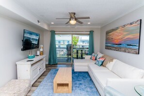 TV - Cozy canal-side 2 bedroom! (Ocean City)