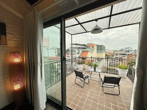 Habitación urbana, vista a la ciudad | Balcón
