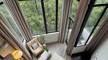 Premium bedding, soundproofing, iron/ironing board, free WiFi