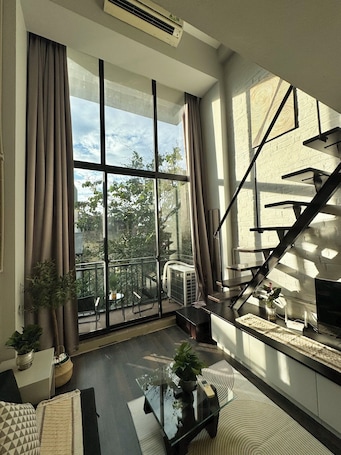 Premium bedding, soundproofing, iron/ironing board, free WiFi