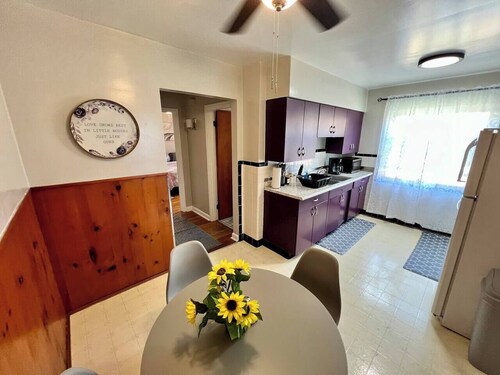 CincyShortStays Just Peachy King Apartment 4