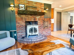 Interior - Walking distance to downtown Kanab! Near Zion! (Kanab)