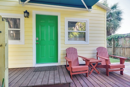 Terrace/patio. Cozy St Pete Home ~ 2 Mi to Madeira Beach!