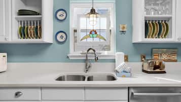 單棟房屋, 多張床, 露台, 花園景 (Palmetto Cottage) | 私人廚房