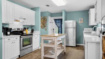 單棟房屋, 多張床, 露台, 花園景 (Palmetto Cottage) | 私人廚房