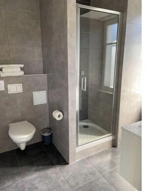 Bathroom - - Studio 5 - (Strasbourg)