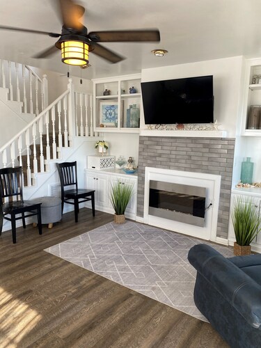 2 Bedroom Condo, 0.5 miles from Jamestown Marina Boat ramp!