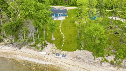 Bayfront Escape | Hot Tub, Kayaks + Dogs Welcome