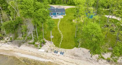 Bayfront Escape | Hot Tub, Kayaks + Dogs Welcome
