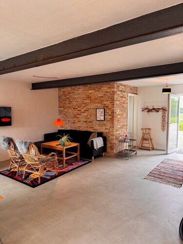 Lækker, Totalt Nyistandsat og Spændende Ferielejlighed ved Dejlige Dråby Strand