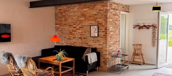 Lækker, Totalt Nyistandsat og Spændende Ferielejlighed ved Dejlige Dråby Strand