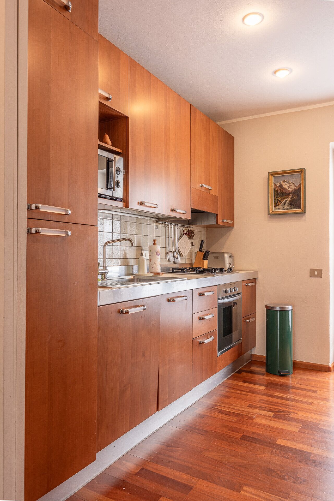 Kühlschrank, Mikrowelle, Ofen, Geschirrspüler