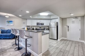 Casa | 1 quarto, escrivaninha