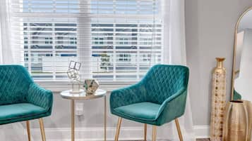 2 bedrooms, desk