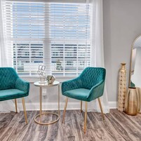 House | 2 bedrooms, desk