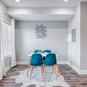 2 bedrooms, desk - A Taste of Luxe Upscale Condo Near Nashville and Ft Campbell (Clarksville)