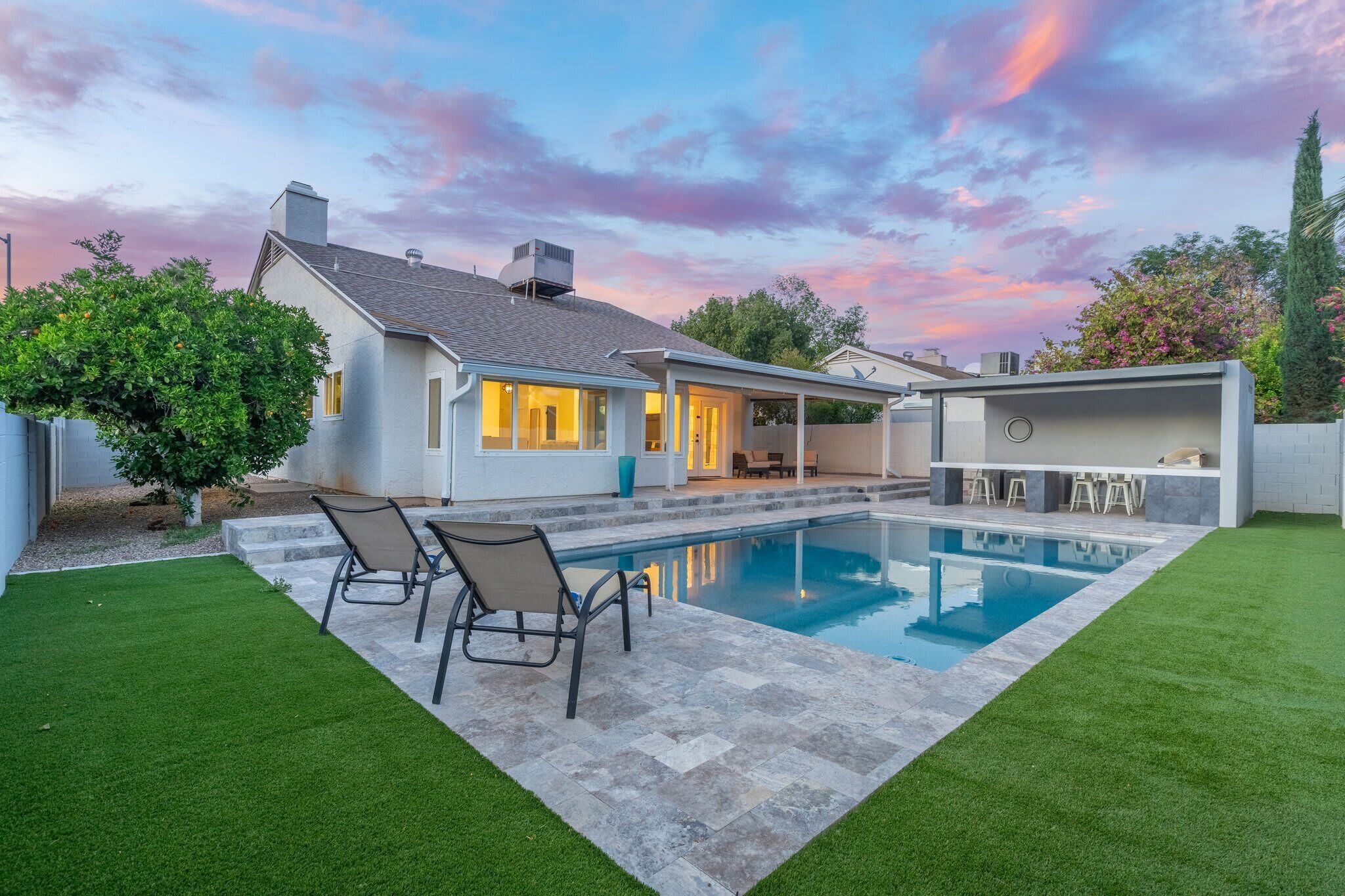 Sunshine Retreat: 3BR with Patio|BBQ|Pool