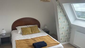 5 chambres, fer et planche à repasser, Wi-Fi, draps fournis