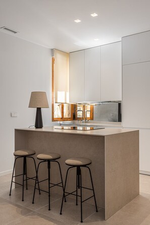 Kühlschrank, Mikrowelle, Ofen, Geschirrspüler