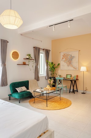 4 bedrooms, desk, iron/ironing board, travel crib