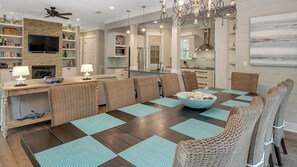 In-room dining - Private Pool and Gulf Side in Seagrove + Beach Service (Santa Rosa Beach)
