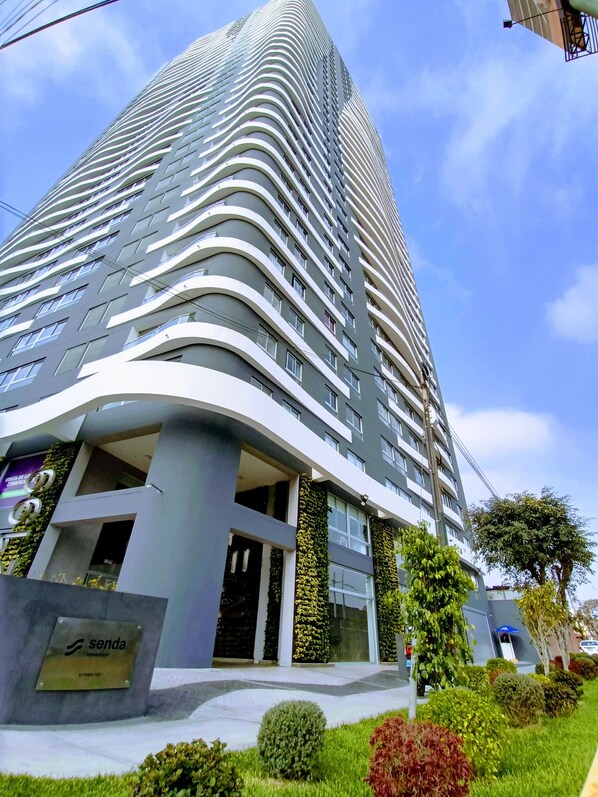 Exterior - Apartamento 2 Dorm/2 Baños Cerca Clínica Ricardo Palma y Gamarra (La Victoria)