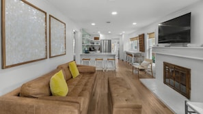 House, Multiple Beds, Pool Access, Pool View (Grayt Fun) | Living area